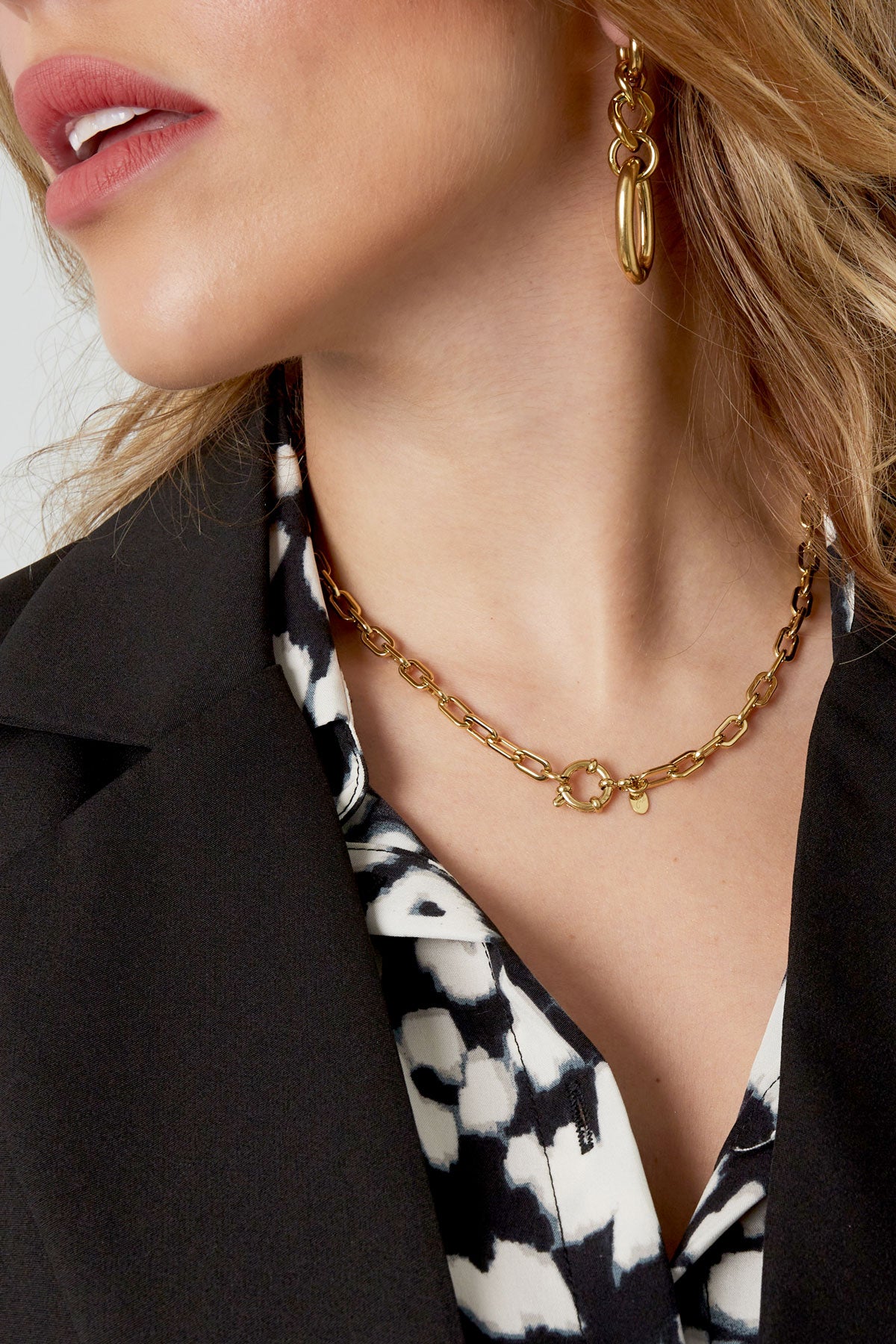 necklace basic links round closure