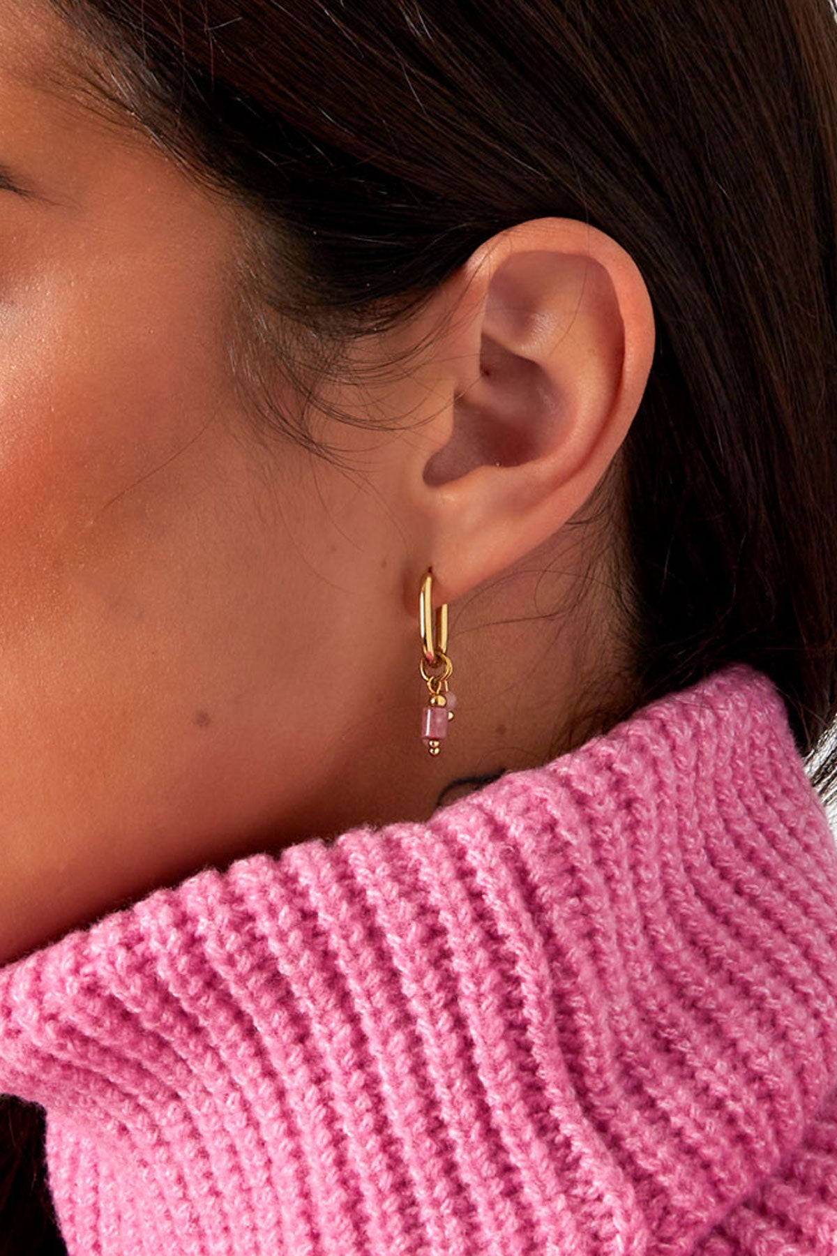 earring with black beads