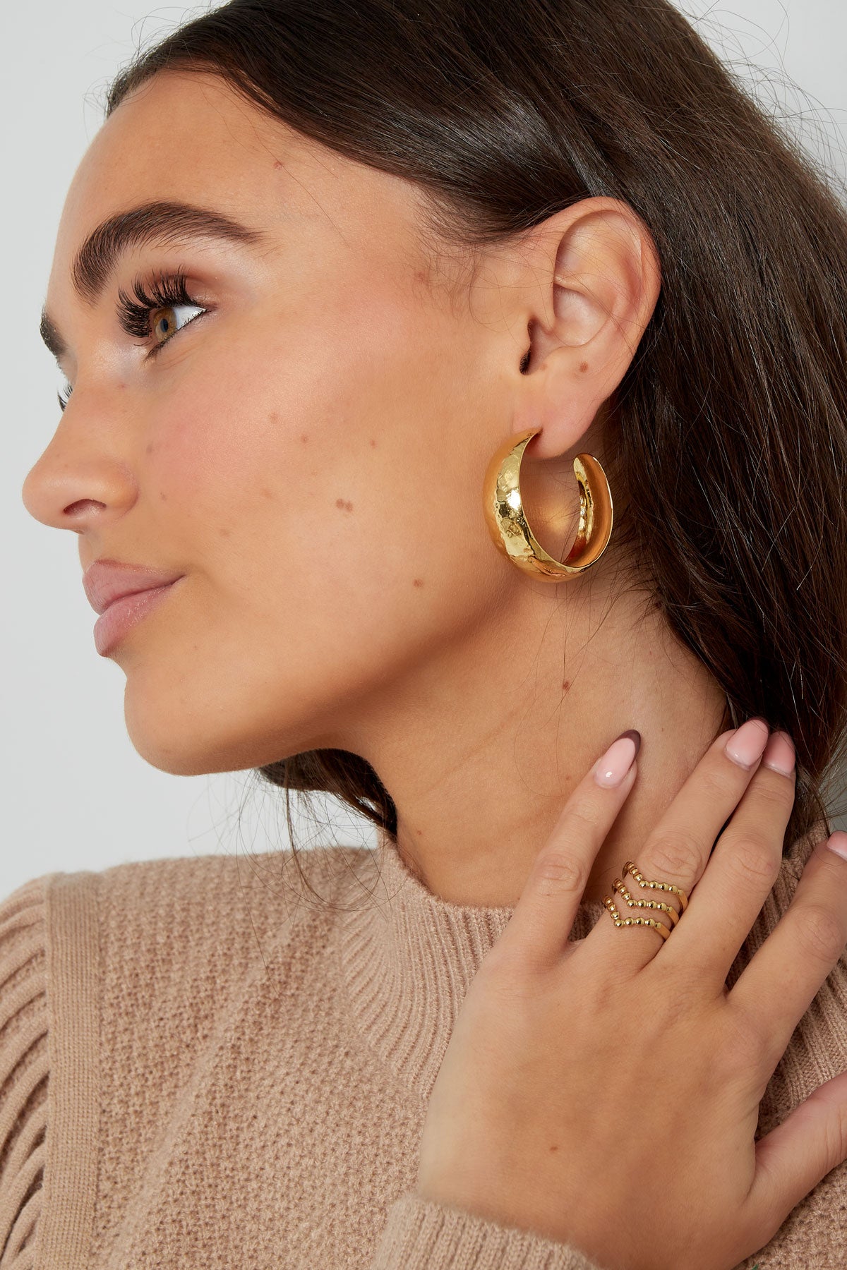 earrings subtle structure