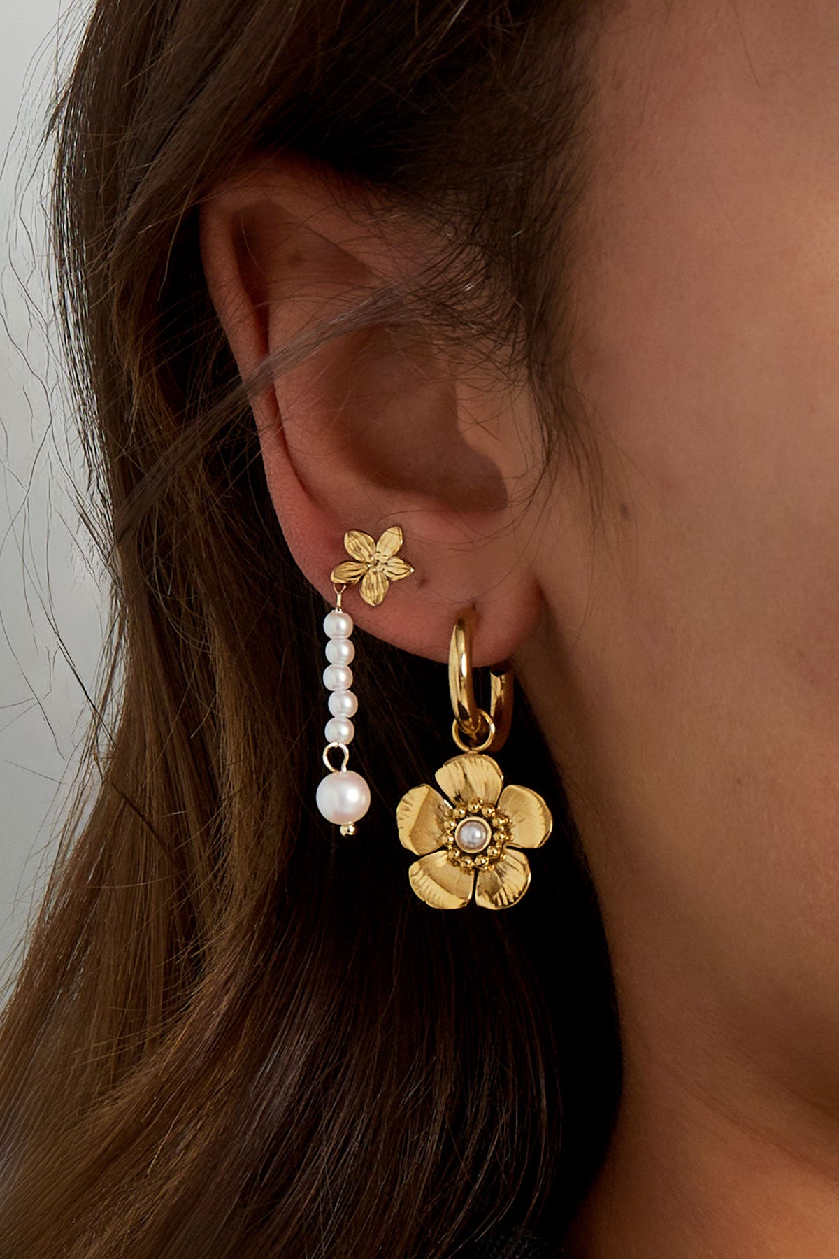 earring with cute flower pendant