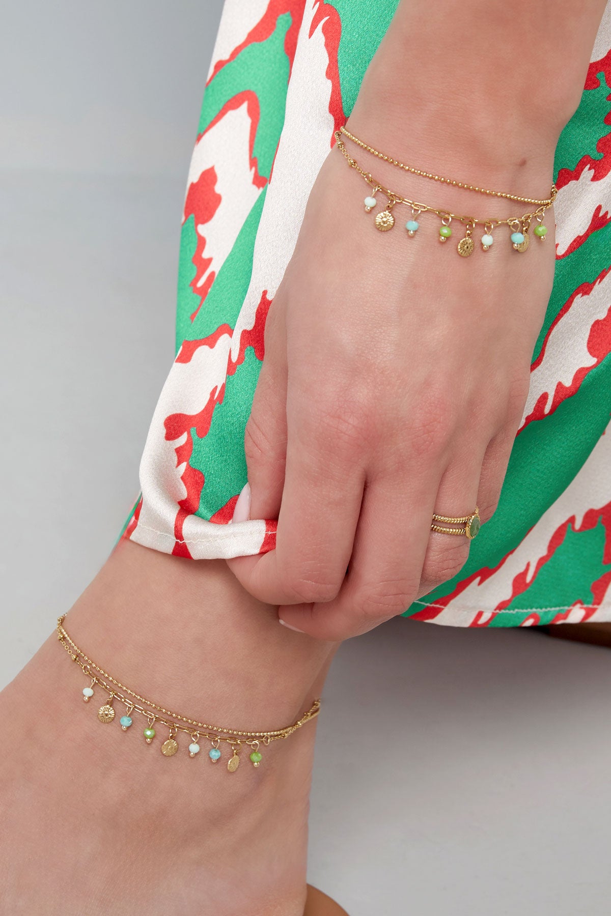 Bracelet with coins and beads - pink/Gold color 