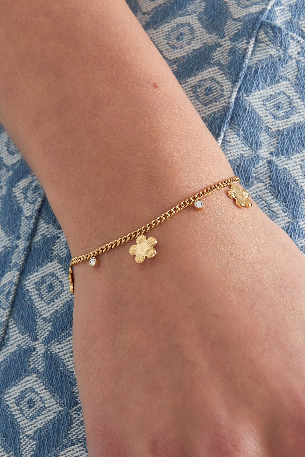 gleaming flower bracelet