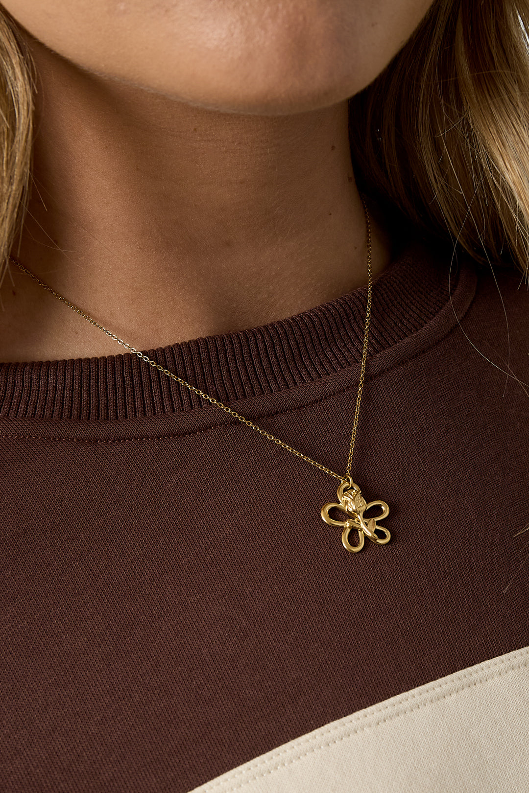 Necklace with rose on flower pendant