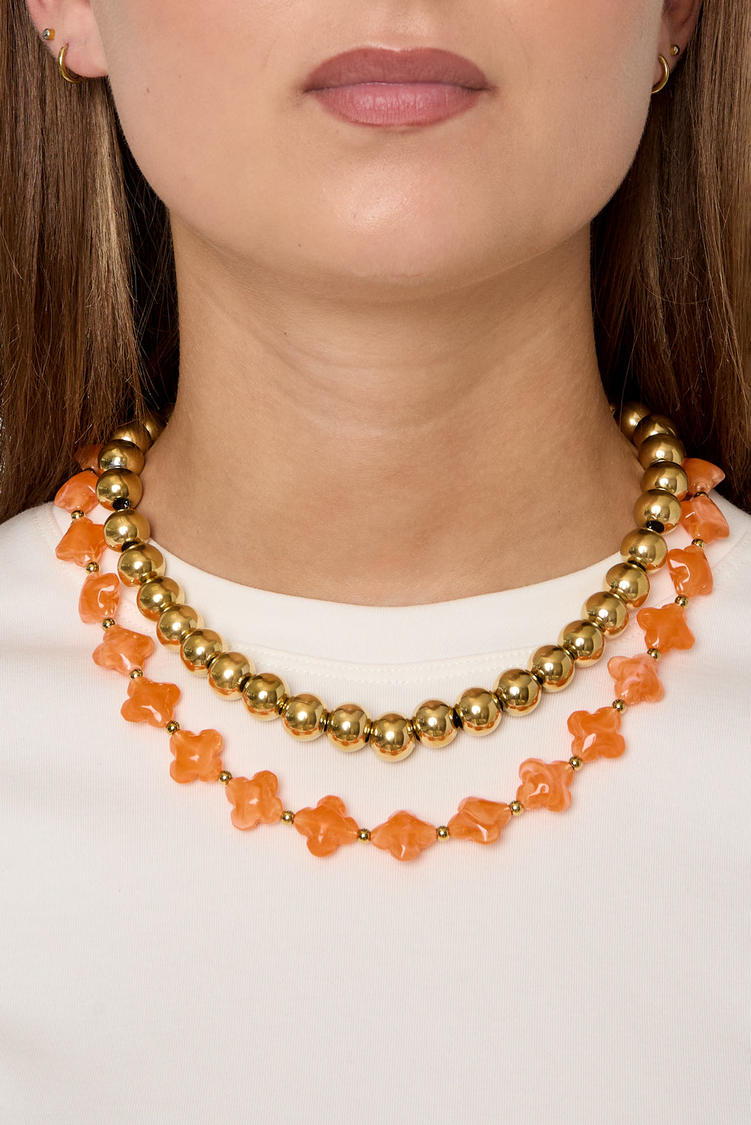 Bead necklace with clover beads