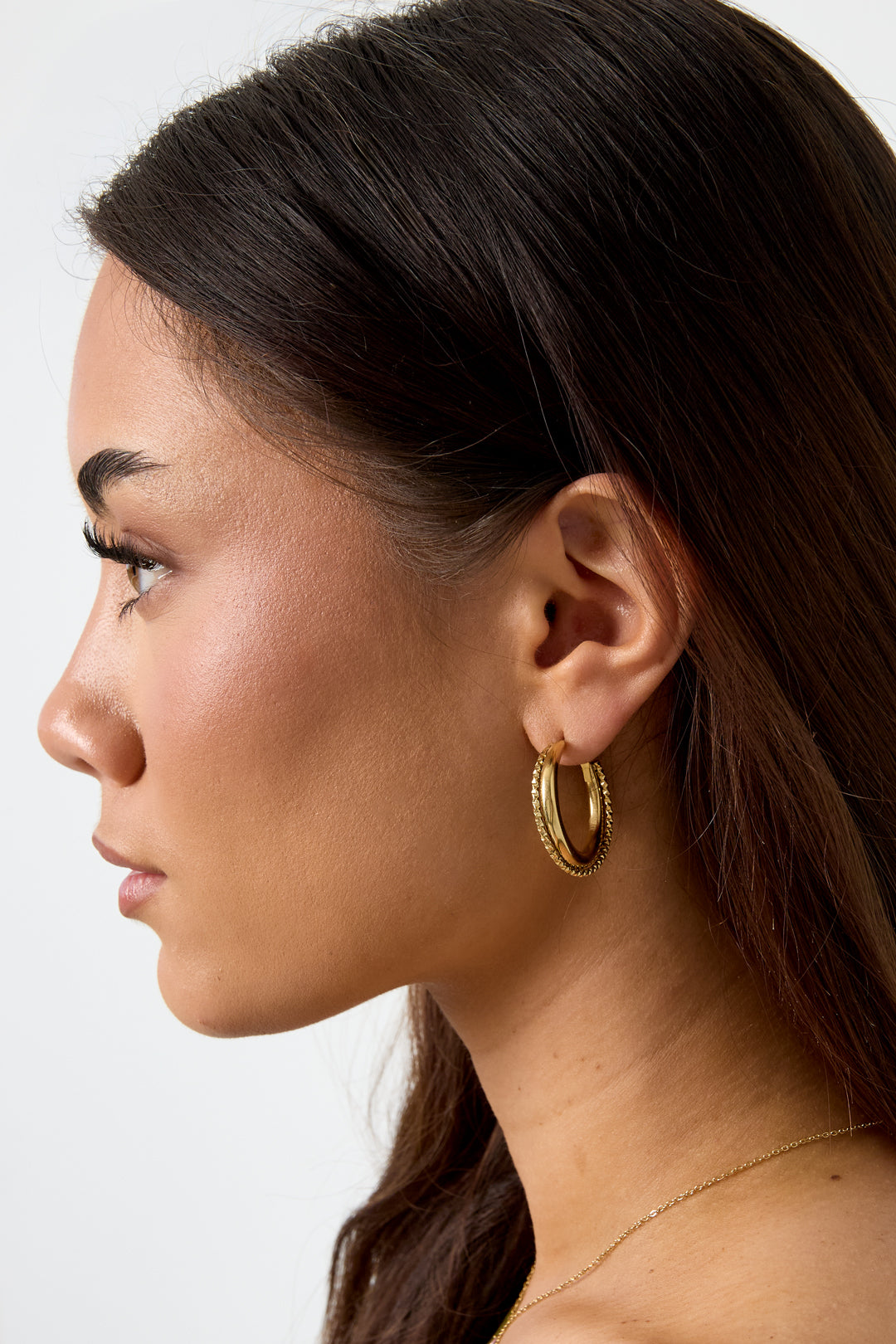 Double hoop earrings with twist detail