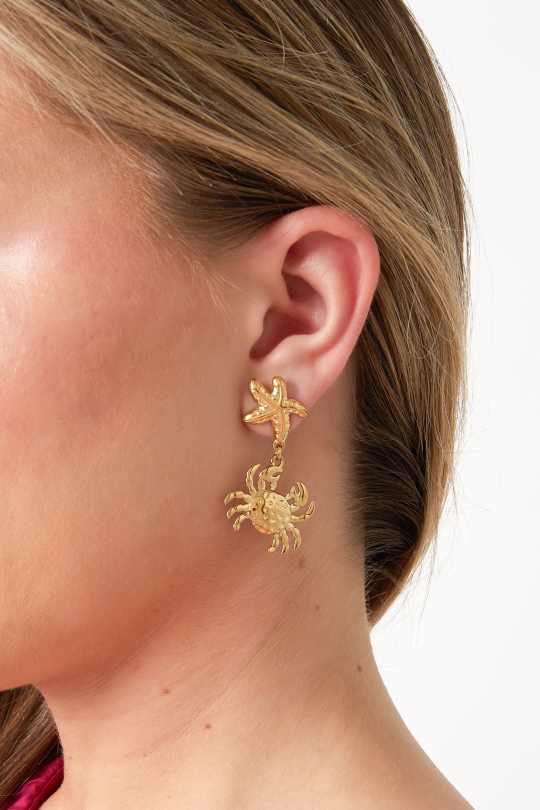 Dangling starfish earrings with crab