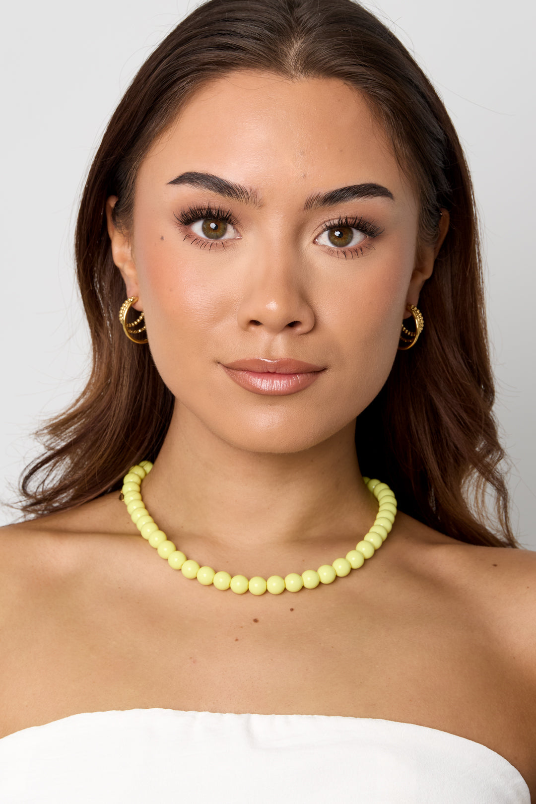 Necklace with medium beads-10mm