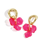 Round earrings with hanging flower