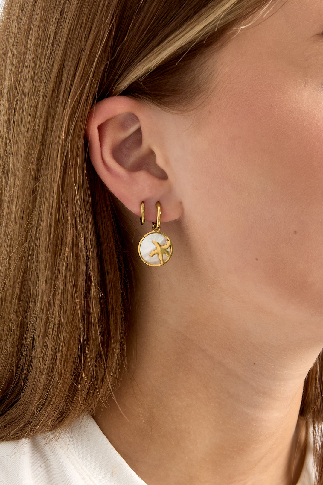 Earrings with starfish in circle