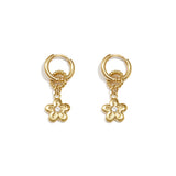 Earrings with a dangling daisy