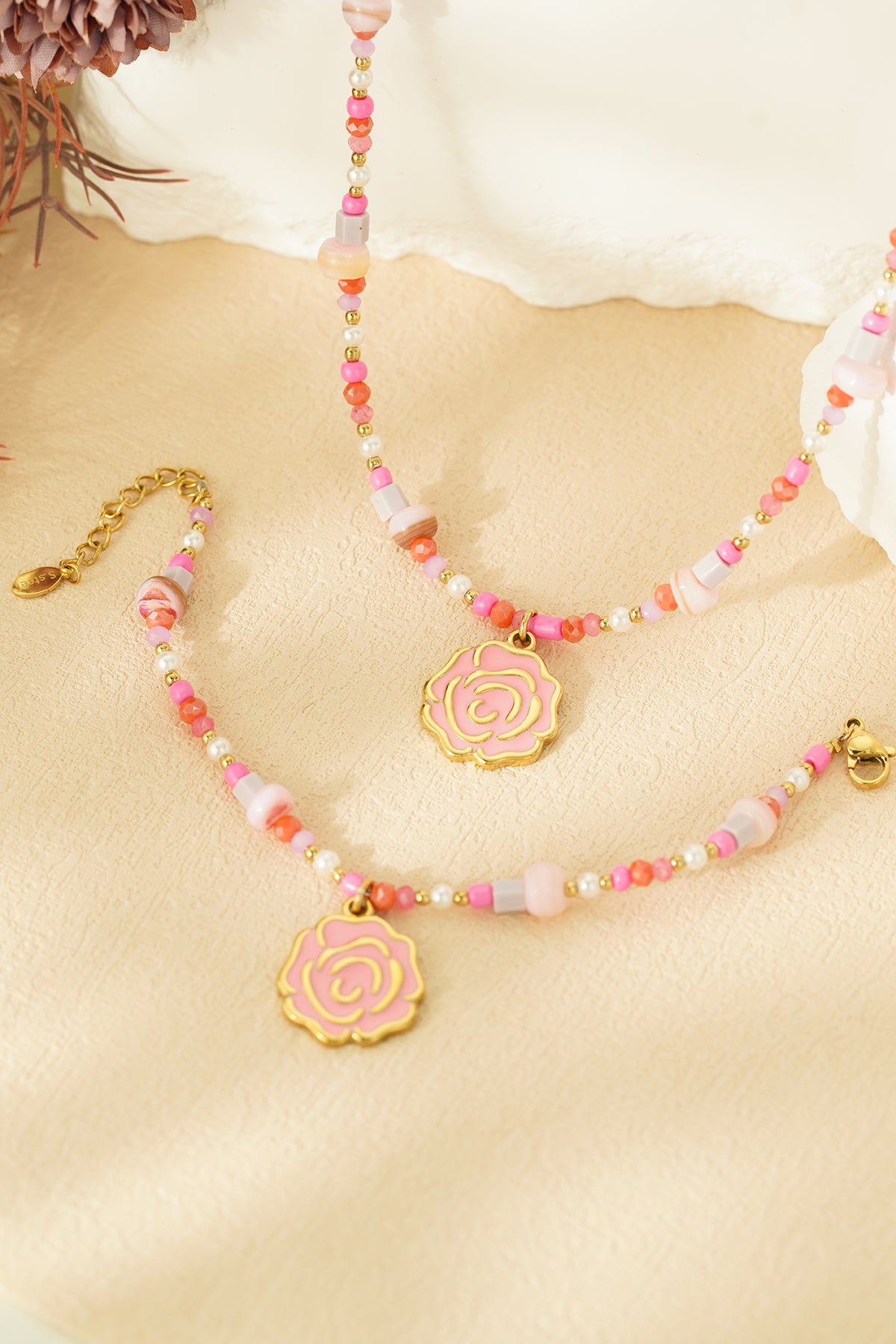 beaded rose bracelet - pink & 