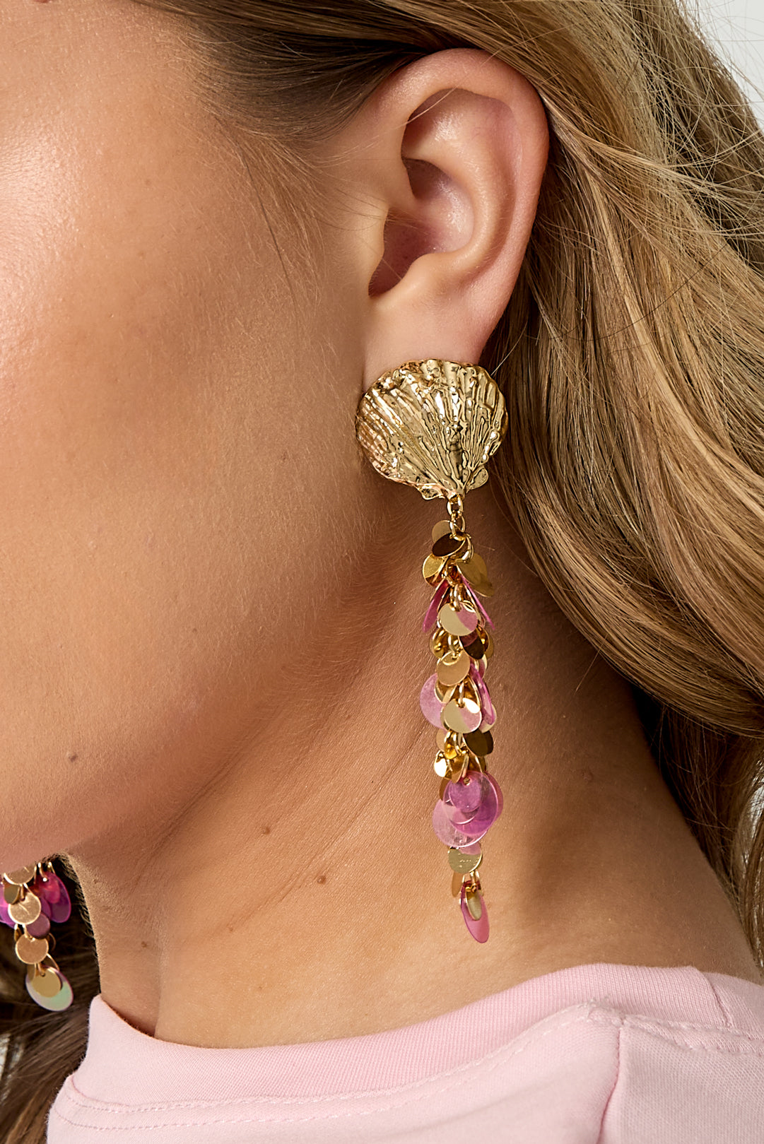 Shell earrings with hanging sequins