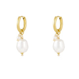 simple earring with large and small pearl
