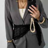 Necklace with round statement pieces