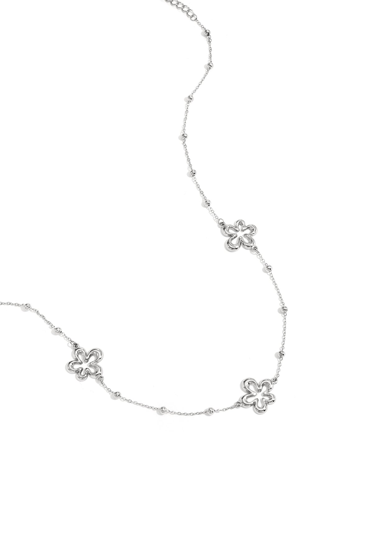 Necklace with coral-shaped flowers