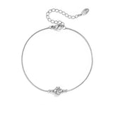 Bracelet with minimalist clover and beads