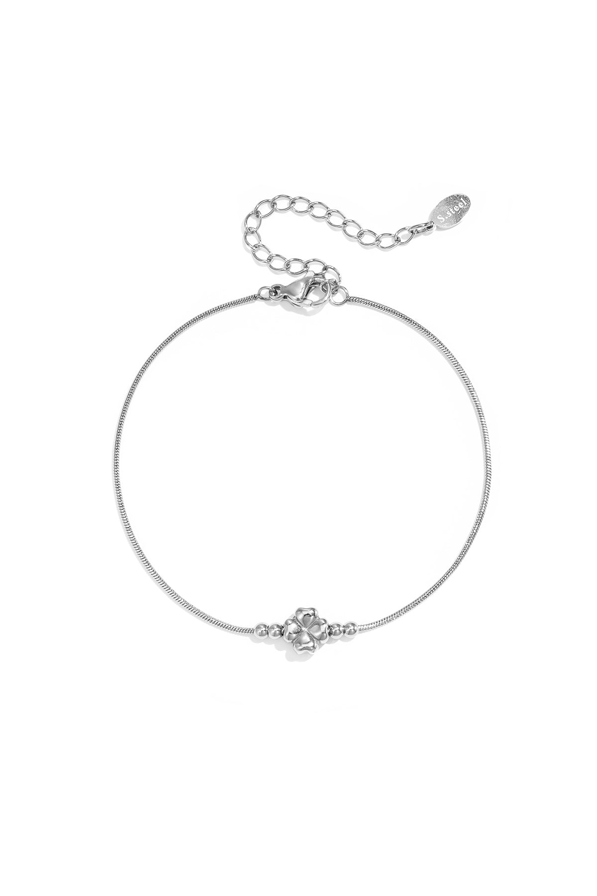 Bracelet with minimalist clover and beads
