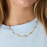 Necklace with zigzag pattern and stones