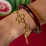 Bracelet with coral-shaped playful flowers in varying sizes