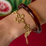 Bracelet with coral-shaped playful flowers in varying sizes