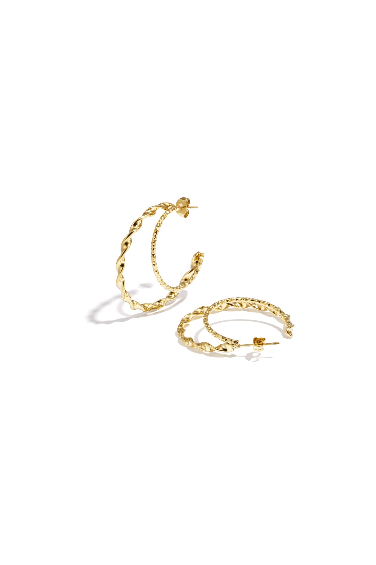 Double hoop earrings with twisted effect