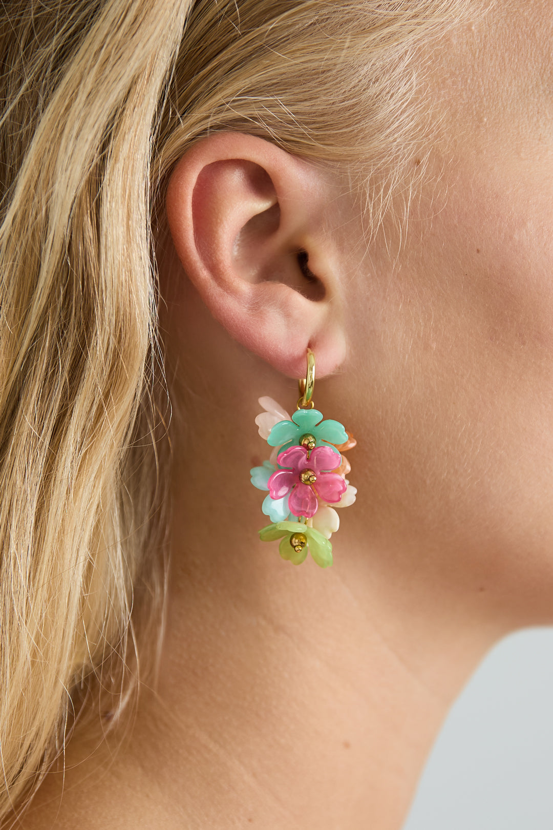 Earrings with a hanging wreath of flowers