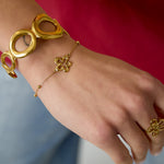 Bracelet with coral-shaped playful flowers in varying sizes