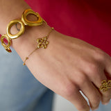 Bracelet with coral-shaped playful flowers in varying sizes