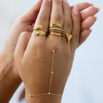 Handchain with asymmetrical stones