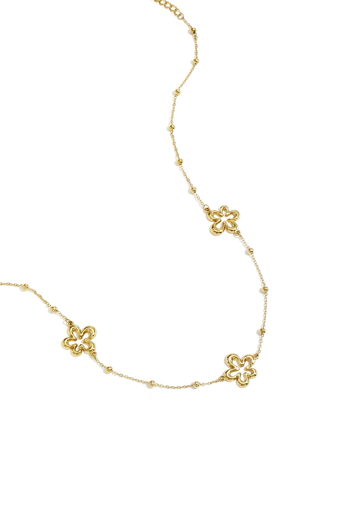 Necklace with coral-shaped flowers