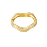 Wavy bangle