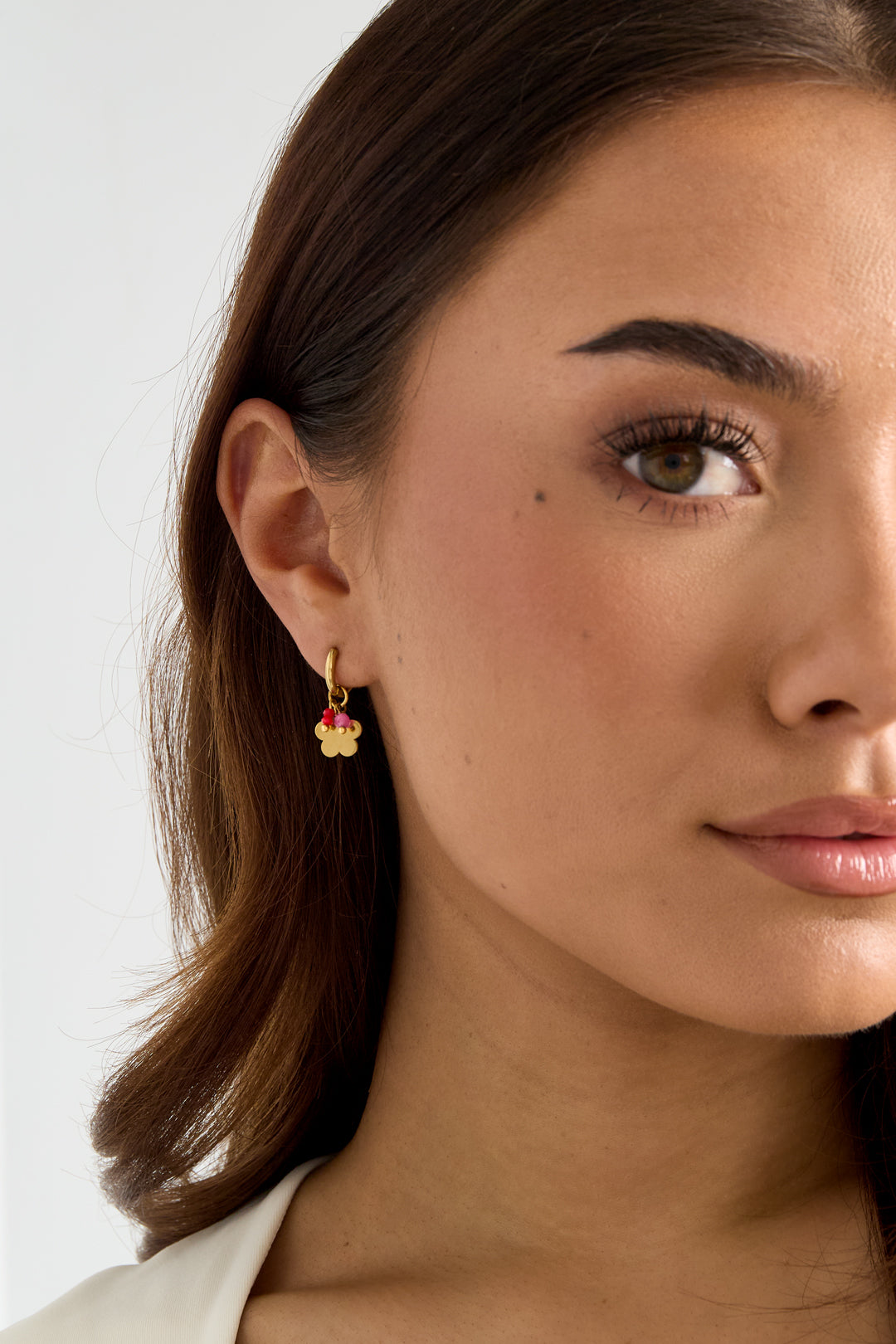 Earrings with hanging flower and beads