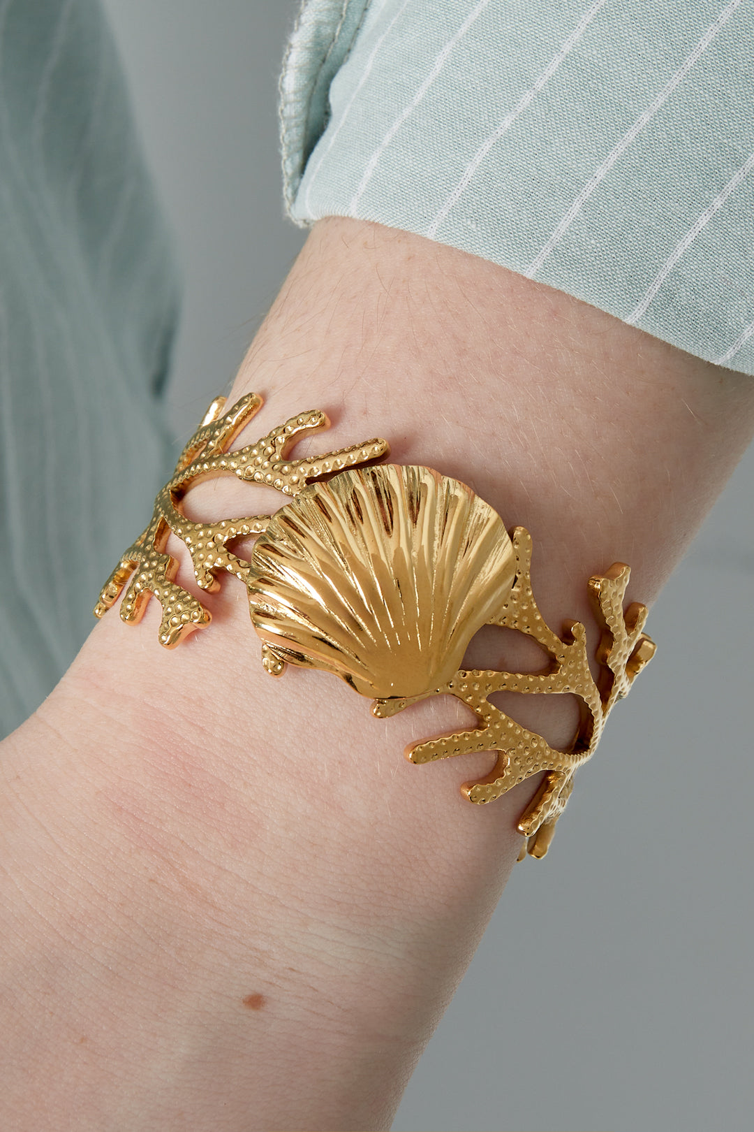 Golden reef bracelet