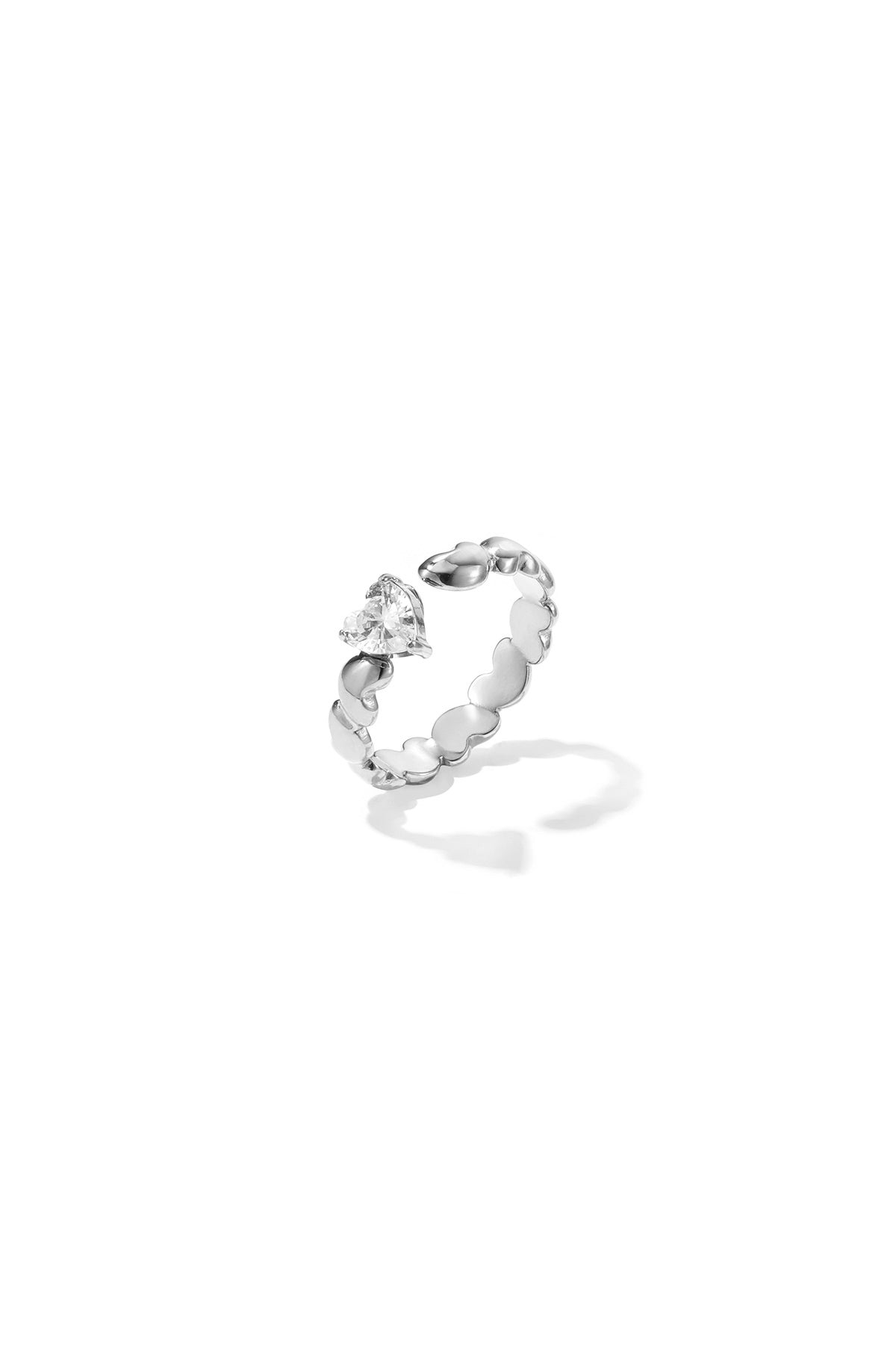 Ring with alternating hearts and cubic zirconia