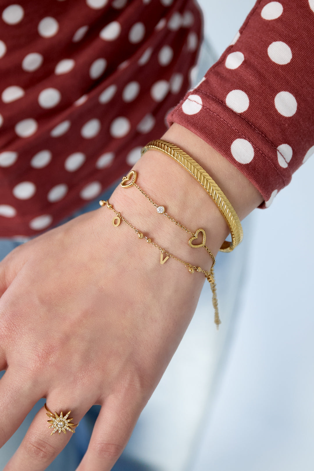 Heart bracelet with alternating stones
