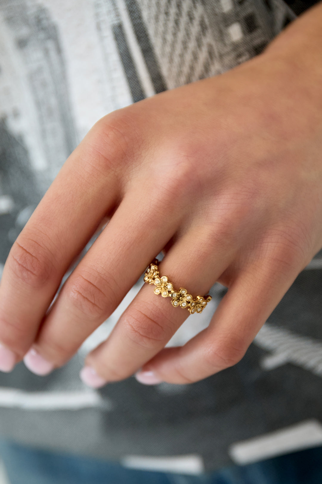 Daisy ring set with stones