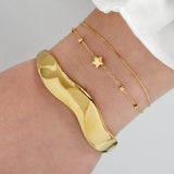 Wavy bangle