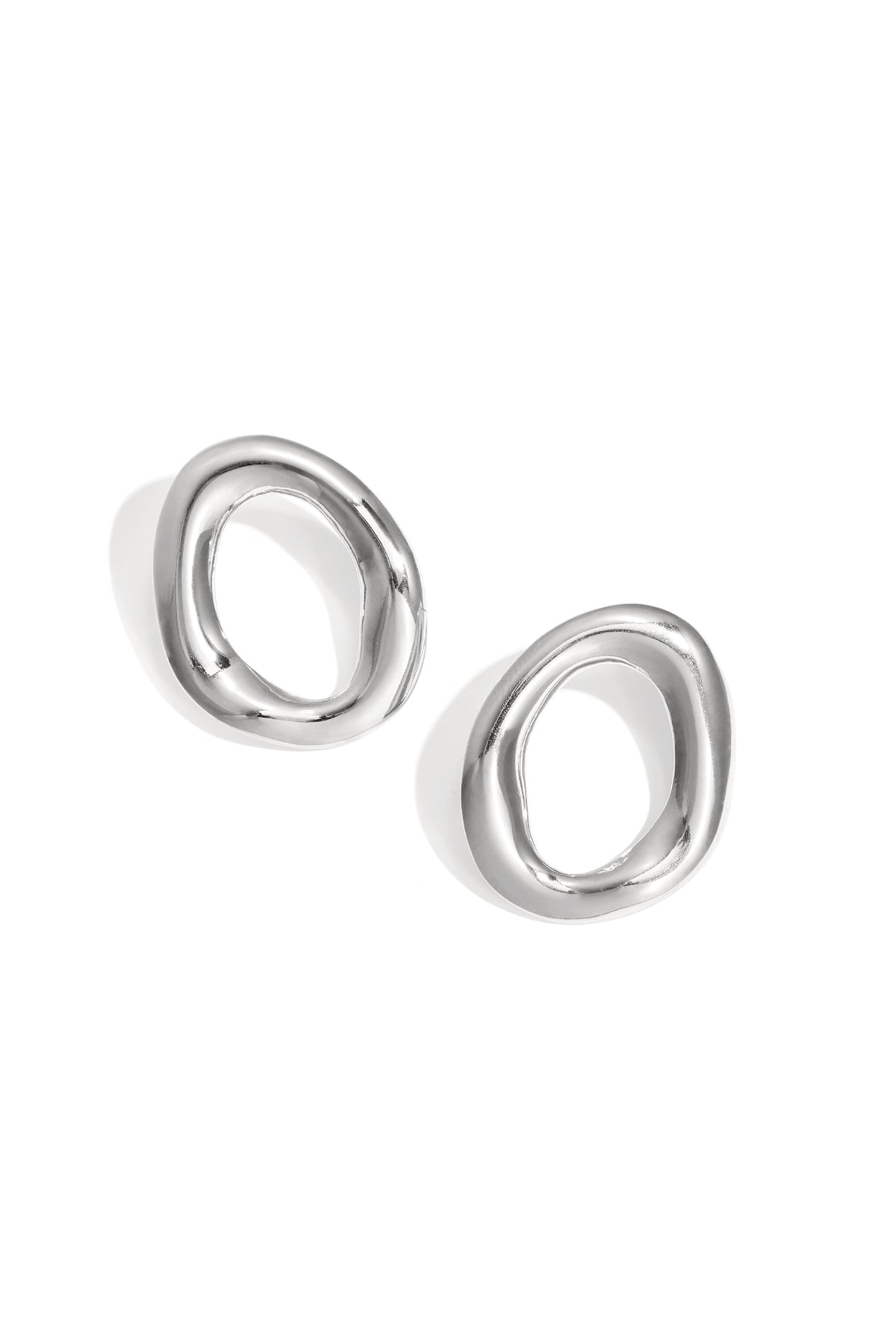 Oval earrings with an organic shape