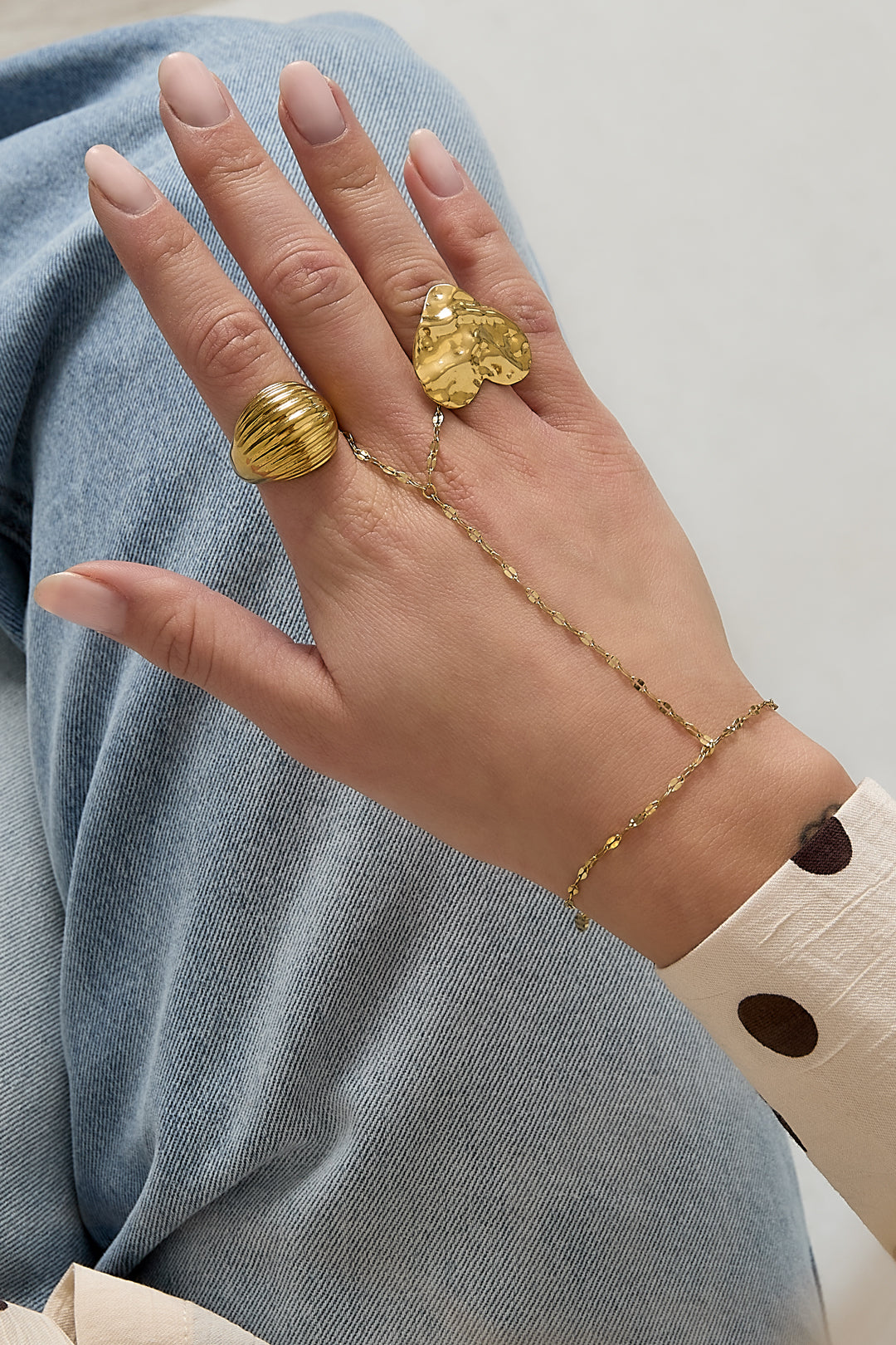 Handchain with chunky chain
