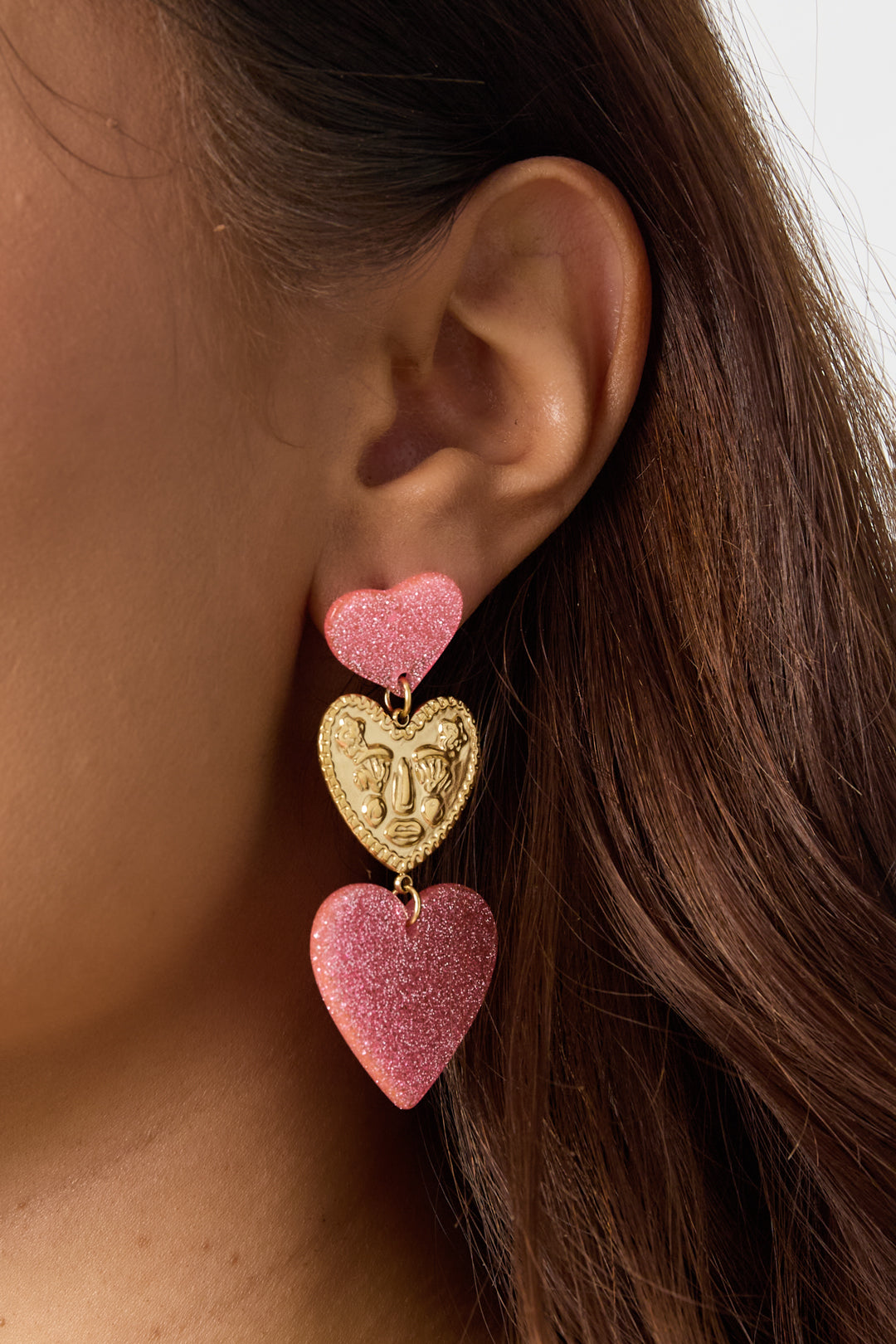 Statement earrings with glitter hearts