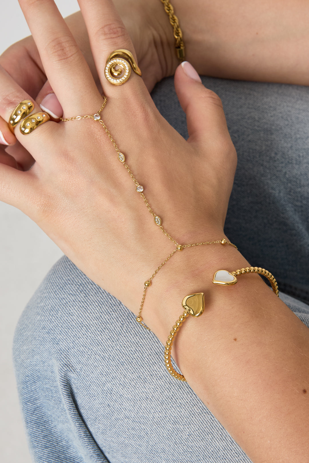 Hand chain with oval and round stones