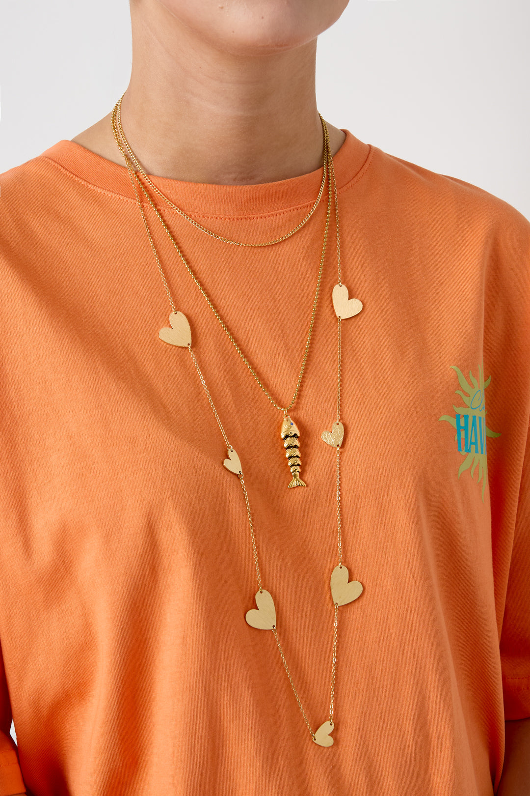 Long necklace with hearts in various sizes