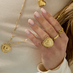 Statement ring in heart shape with pattern and flower petals