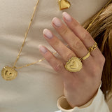 Statement ring in heart shape with pattern and flower petals