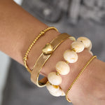 Elastic beaded bracelet with large beads