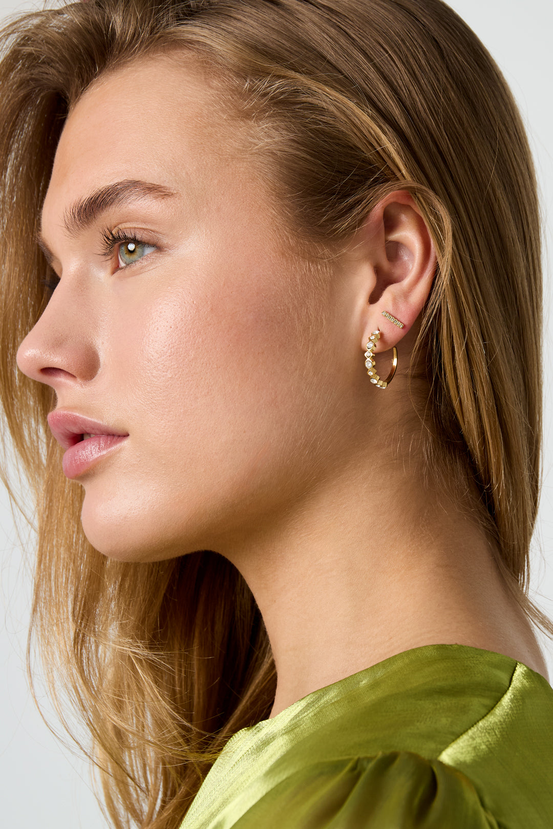 Earrings with alternating stones