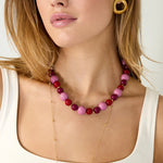 Necklace with beads of different sizes