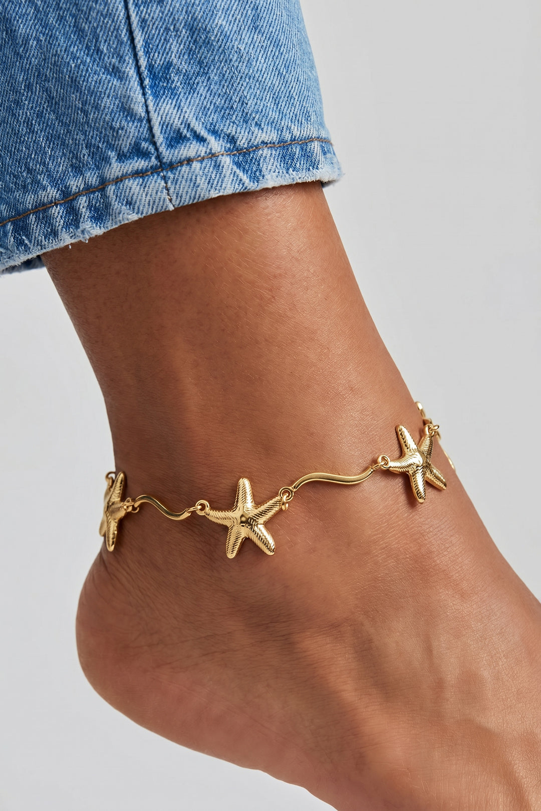 Ankle bracelet with trailing effect and starfish