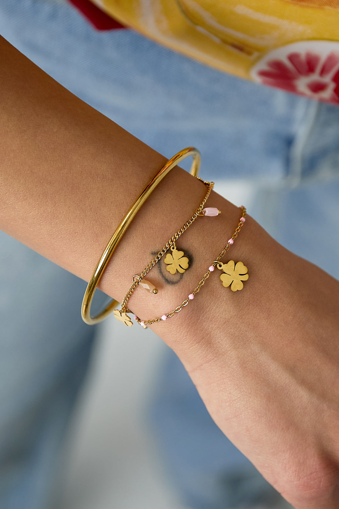 Bracelet with clover and bead charms