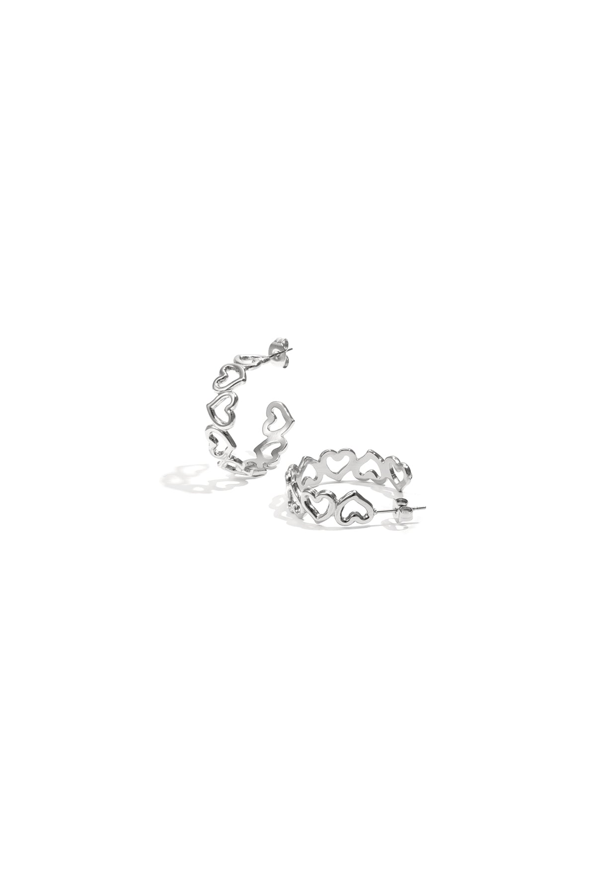 Hoop earrings with alternating hearts